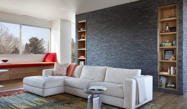 Dinding dengan batu alam berukuran besar